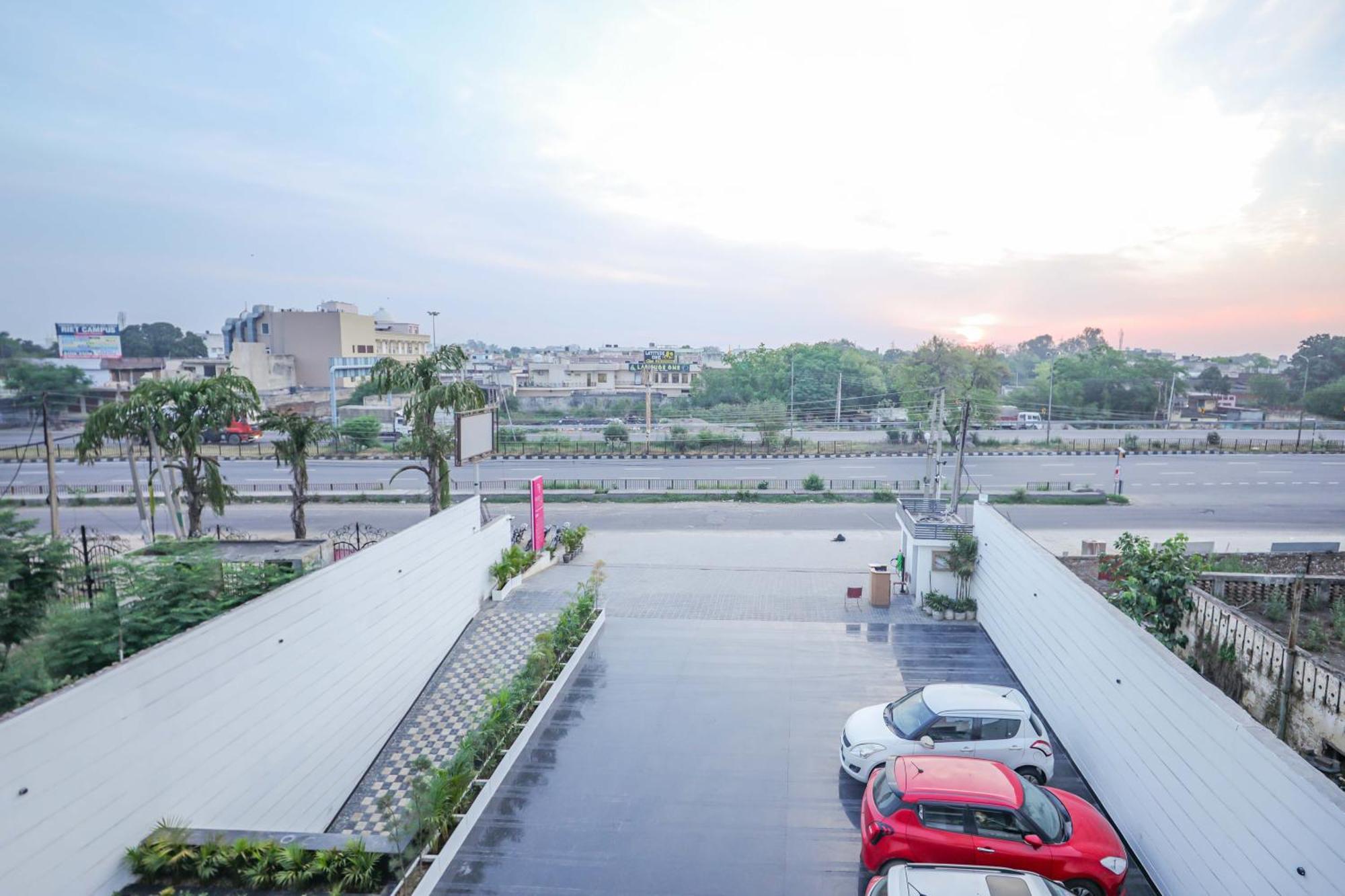 Regenta Place Phagwara By Royal Orchid Hotels Limited Exterior photo